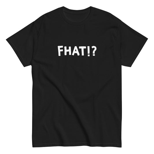 Laivastonsininen T-paita, jossa on "FHAT!?" painetuna suurinin kirjaimin eteen. Täydellinen niille, jotka rakastavat hauskaa tyyliä ja järjestäotta lisää huumoria Meemir-brändin FHAT!? T-paidalla vuokra asukokonaisuuteensa.