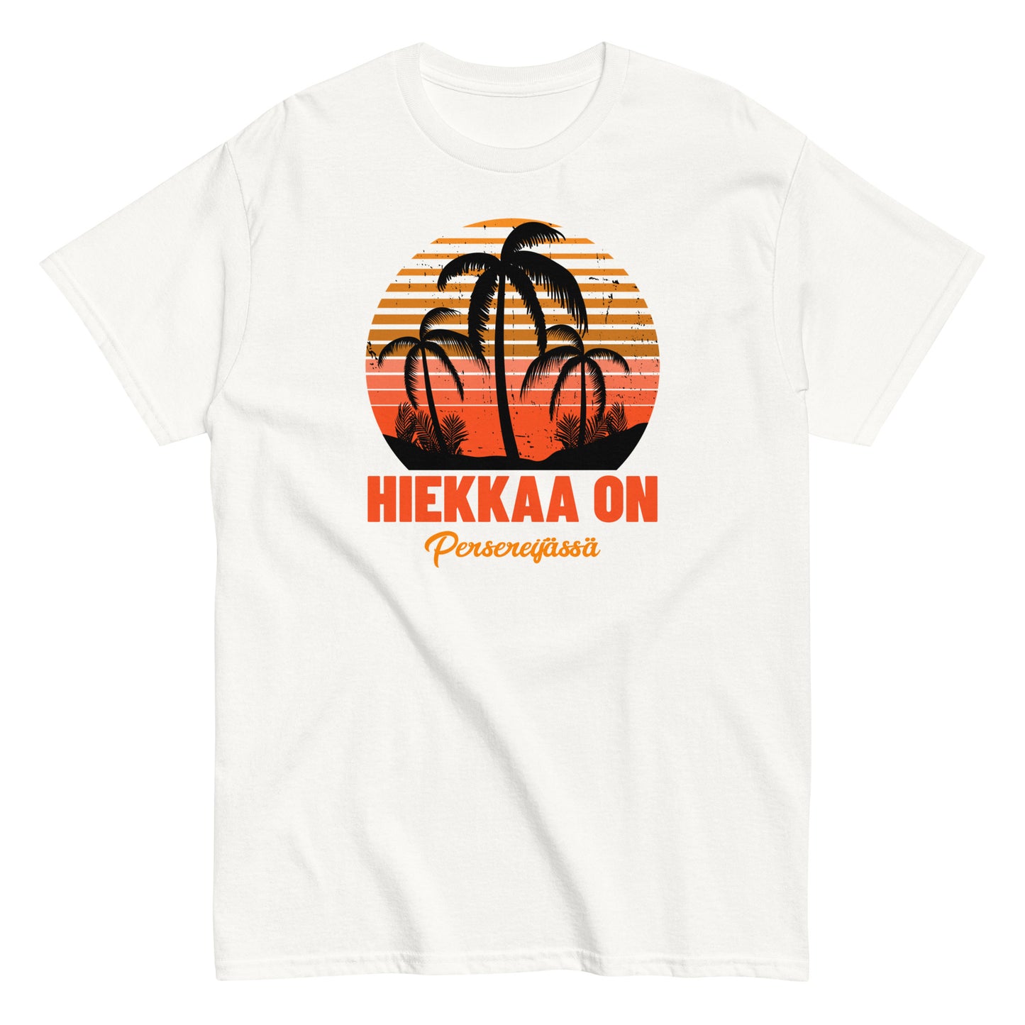 Meemirottan "Hiekkaa On T-Paita" on valkoinen T-paita, jossa on retro-tyylinen palmukuvio oranssia auringonlaskua vasten, ja lihavoitu oranssi ja keltainen kirjaimilla kirjoitetaan "Hiekkaa on Perseessä". Se on ihanteellinen valinta hauskat payatin ystäville.