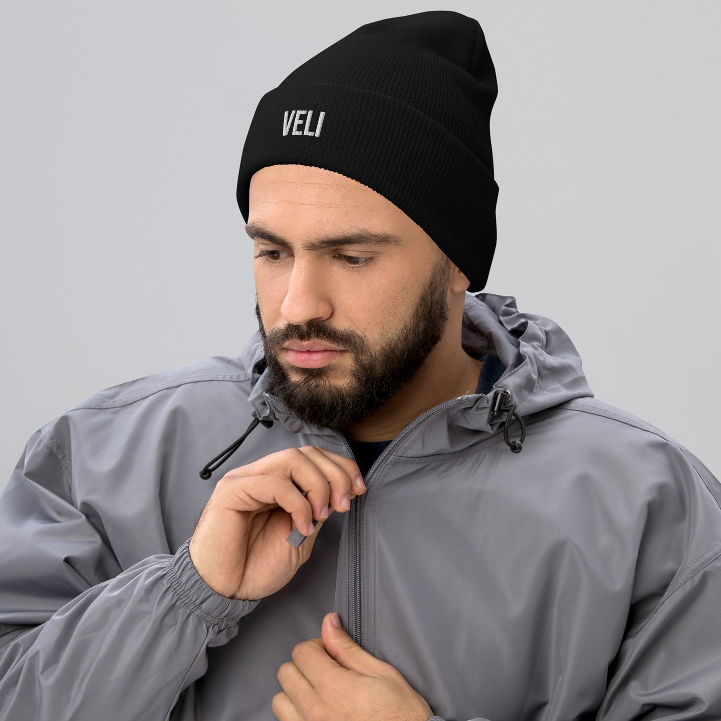 Musta Meemirotta pipo lahjaksi, jossa VELI-logotulostus, tyylikäs ja mukava käytettäväksi