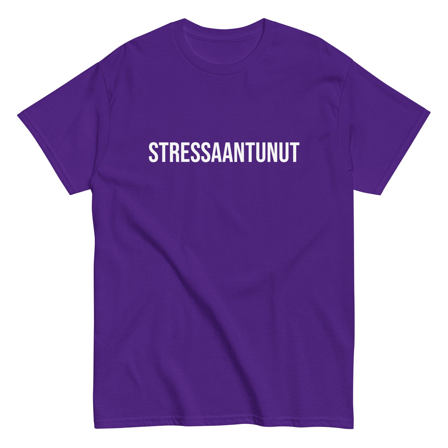 Tässä hauskat payattien joukossa erottuvan Meemirottan "Stressantunut T-Paita" rinnassa on sana "STRESSAANTUNUT" silmiinpistävän valkoisin kirjaimin. Se on ihanteellinen niille, jotka arvostavat meemivaatteita, joissa huumori ja tyyli yhdistyvät saumattomasti.