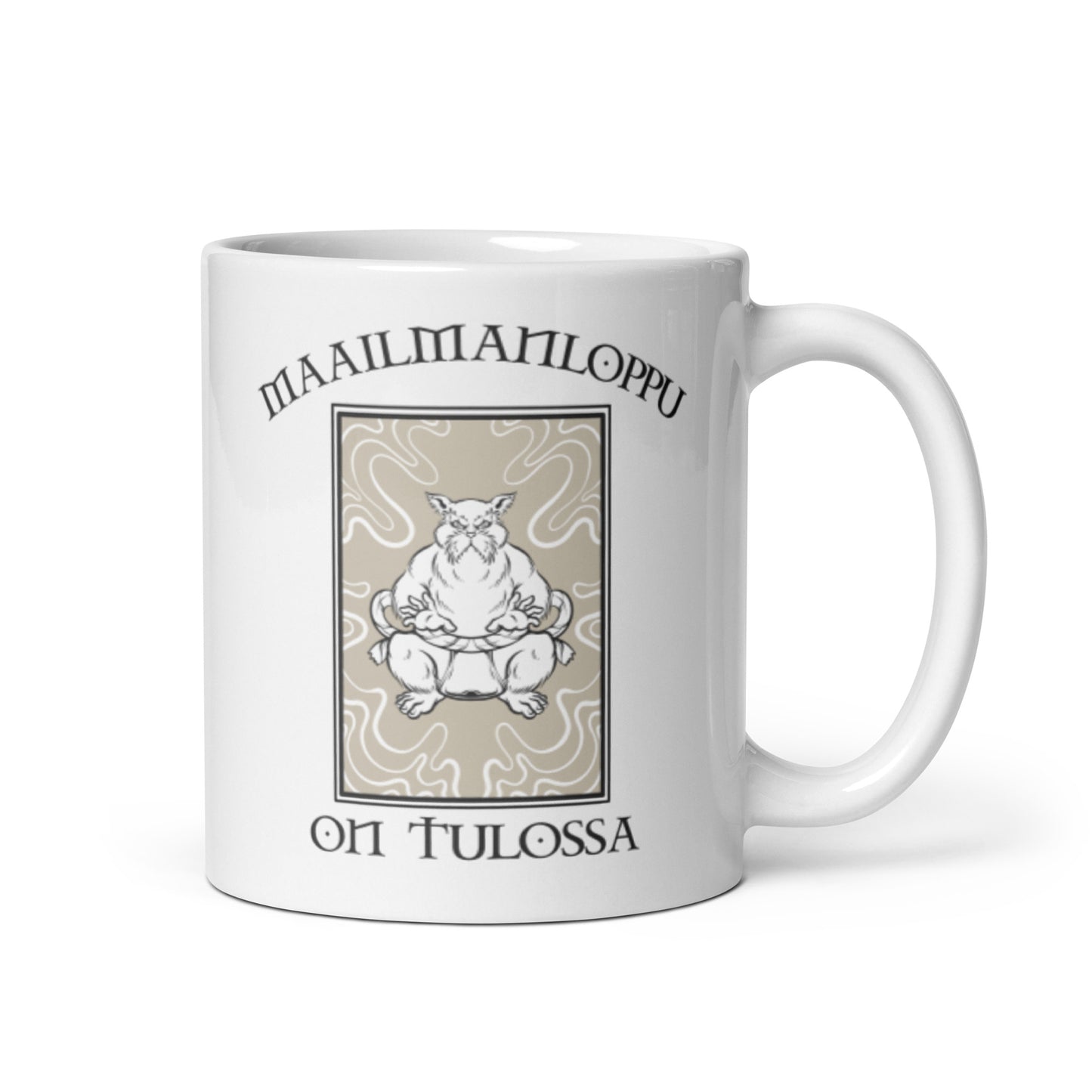 Meemirottan valkoinen muki, nimeltään "Maailmanloppu On Tulossa Muki", esittelee kuvaa meditoivasta kissasta, jota ympäröi hauskat vaatteet muistuttavat abstraktit kuviot. Lihavoitu teksti "MAAILMANLOPPU ON TULOSSA" kuvan ylä- ja alapuolella tekee siitä ihanteellisen meemivaatteiden ystäville.
