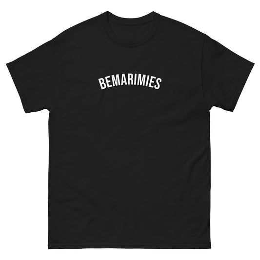 Meemirotta musta bemarimies t-paita, jossa valkoinen teksti edessä