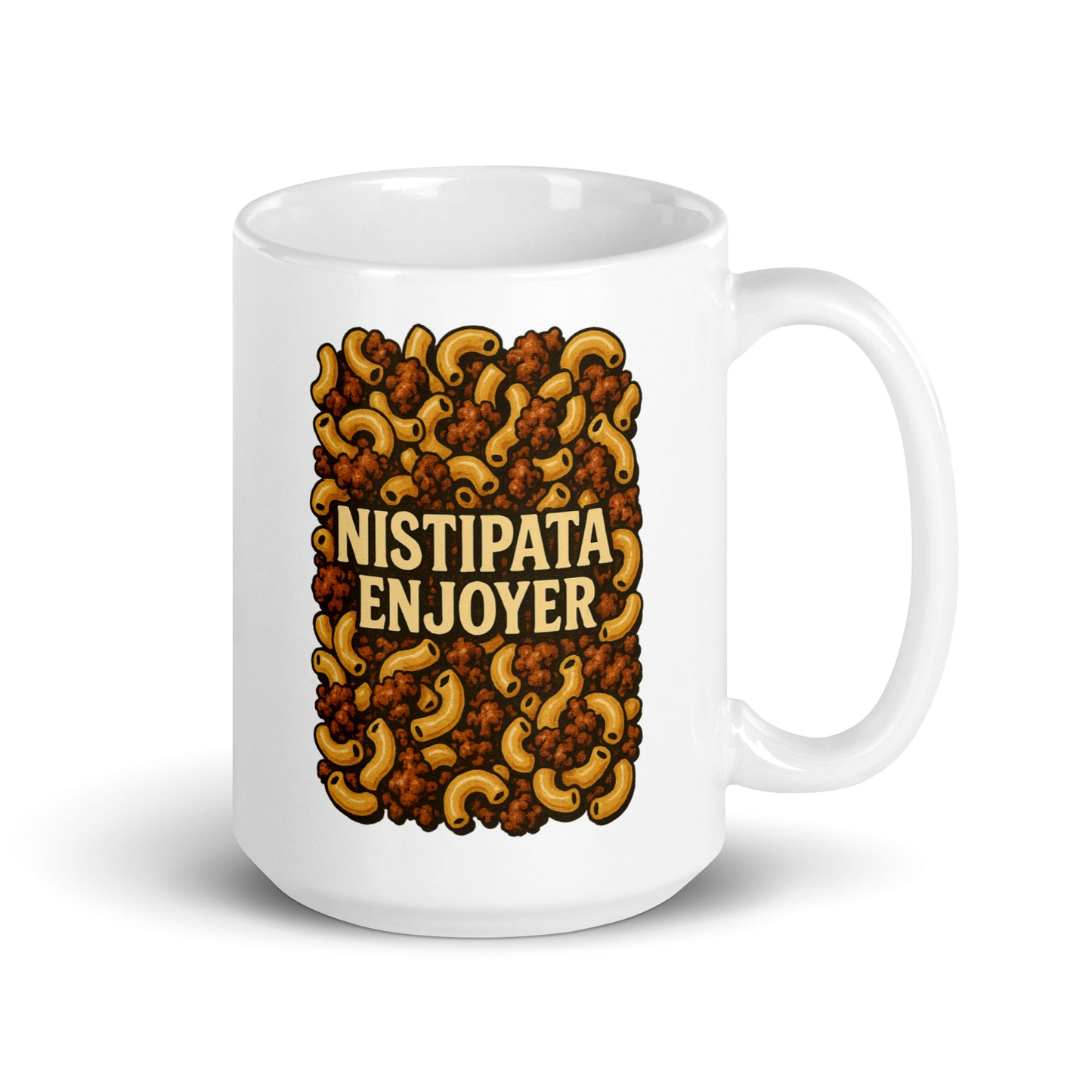 Hauska muki, jossa Nistipata Enjoyer -painatus ja värikkäitä pähkinöitä taustalla