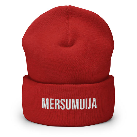 Punainen hauska pipo MERSUMUIJA-logolla, mukava ja lämmin talvisateeseen