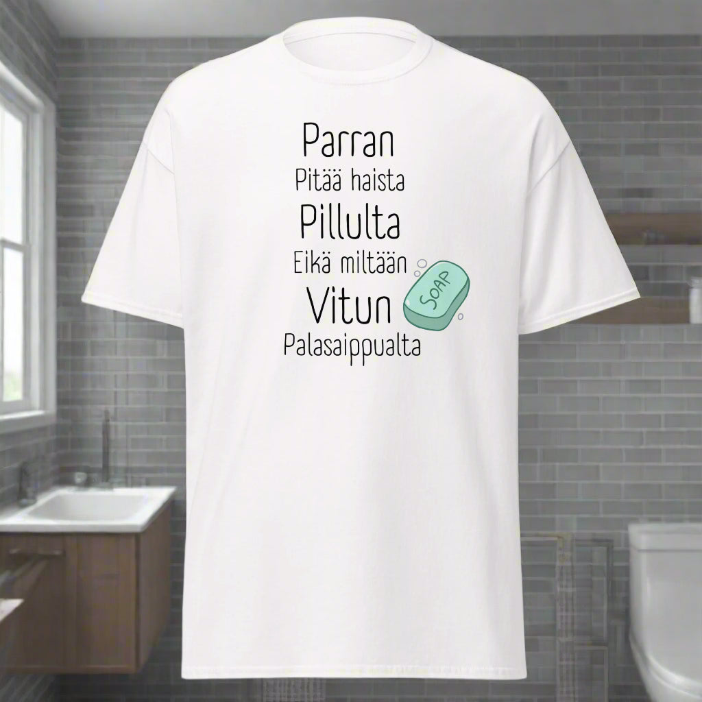 Hauska t-paita miehille valkoisena, jossa on humoristinen teksti saippuasta ja parrasta.