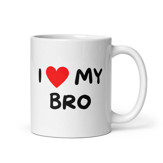 Valkoinen kahvikuppi lahjaksi, jossa teksti I love my bro ja punainen sydän