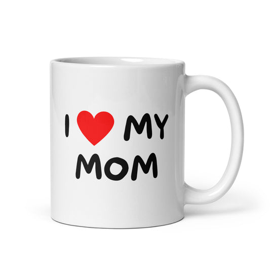 Kahvikuppi lahjaksi, jossa teksti I love my mom punaisella sydämellä