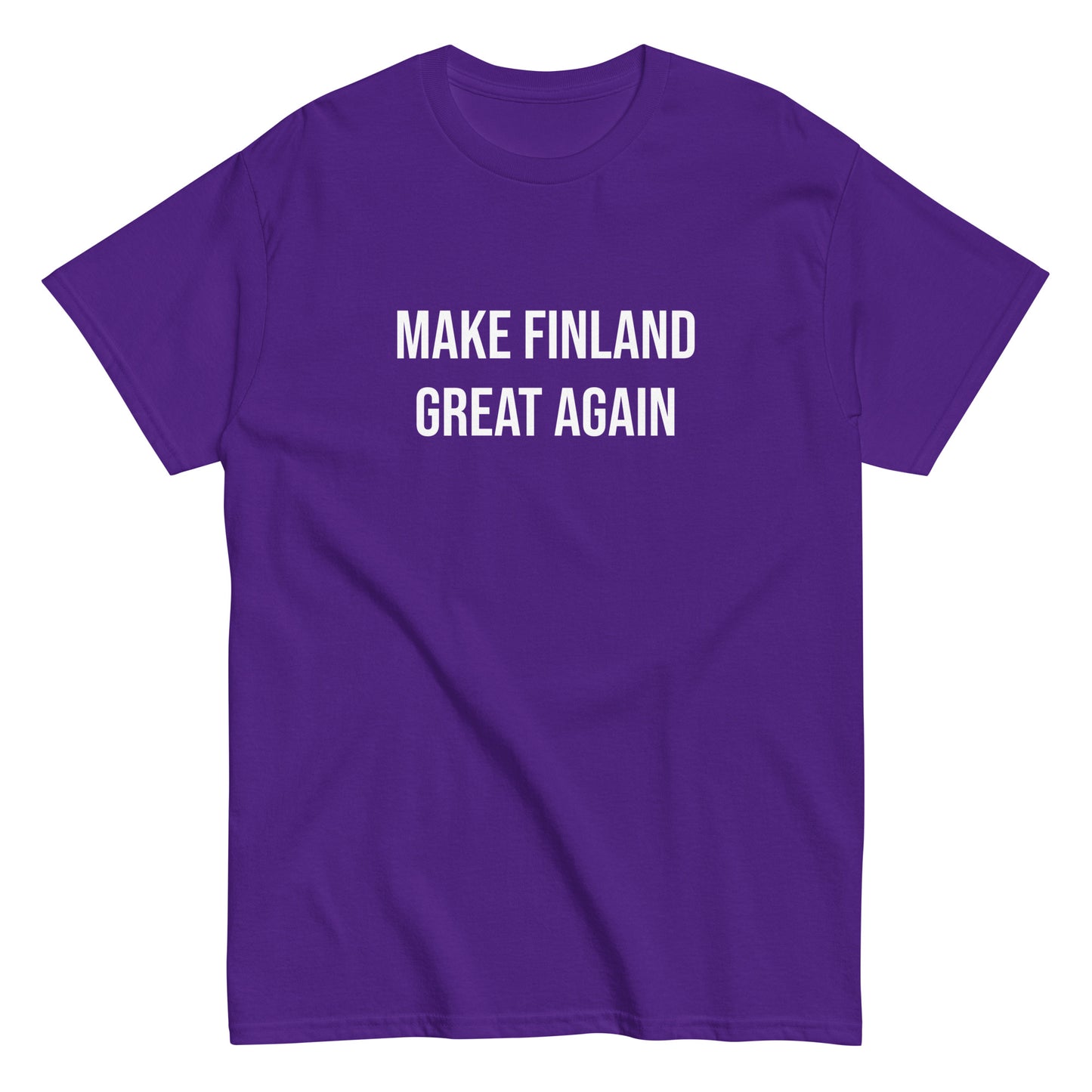 Lila Make Finland Great Again t-paita, jossa valkoinen teksti näyttävästi edessä