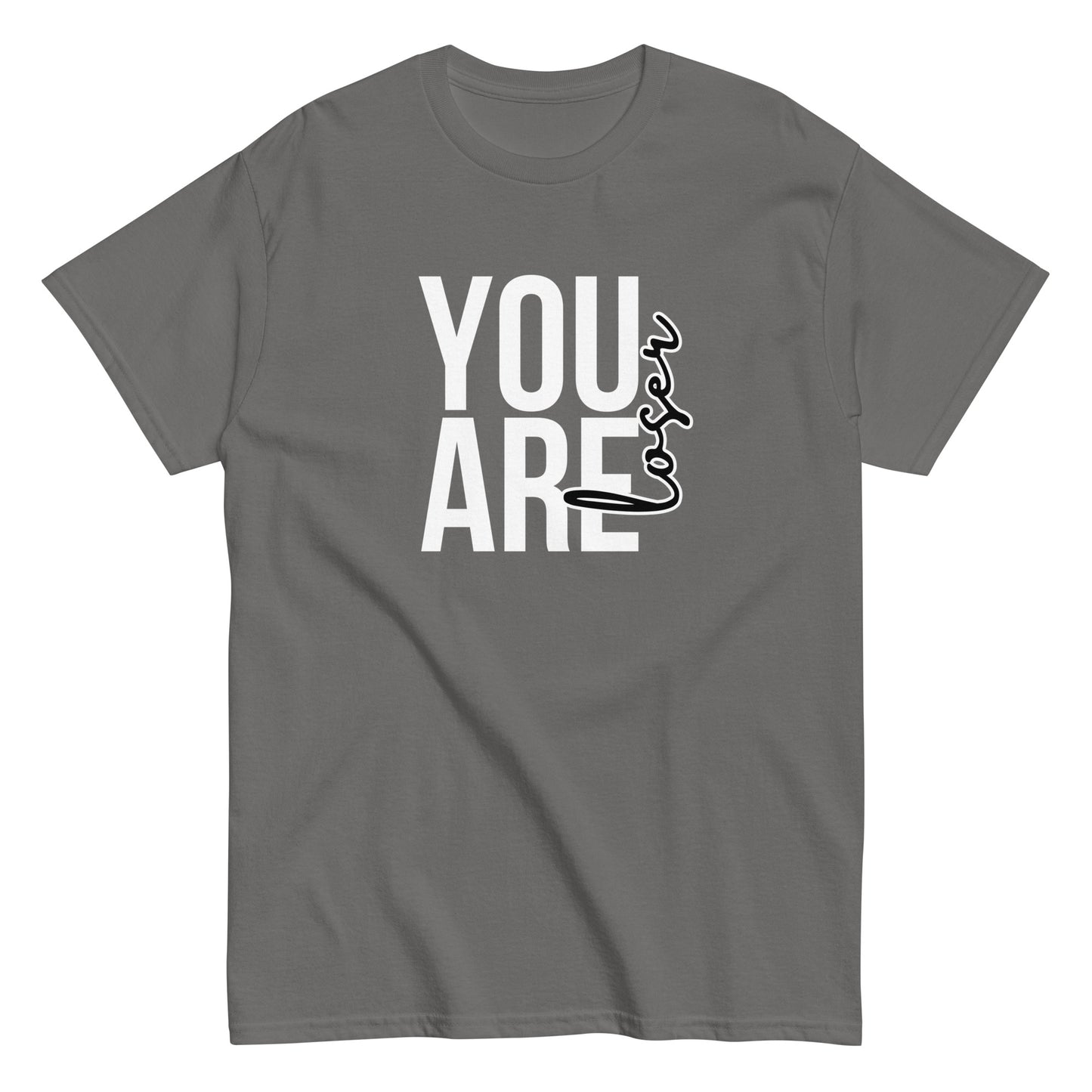 Miesten t-paita harmaalla värillä, jossa on teksti YOU ARE ja tyylikäs fontti