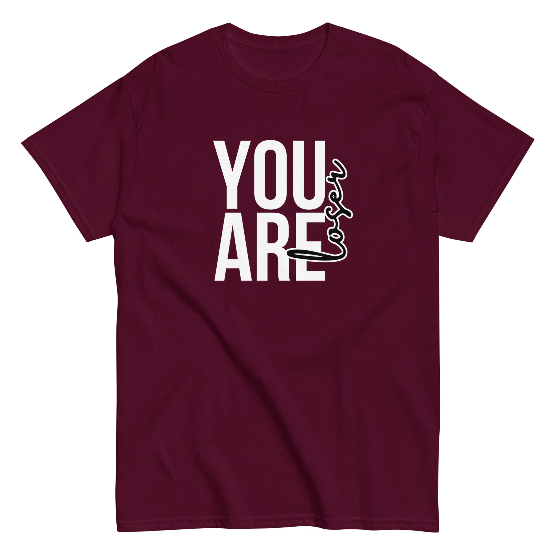 Miesten t-paita tummanpunaisena, jossa valkoinen printti 'YOU ARE' rohkealla tyylillä