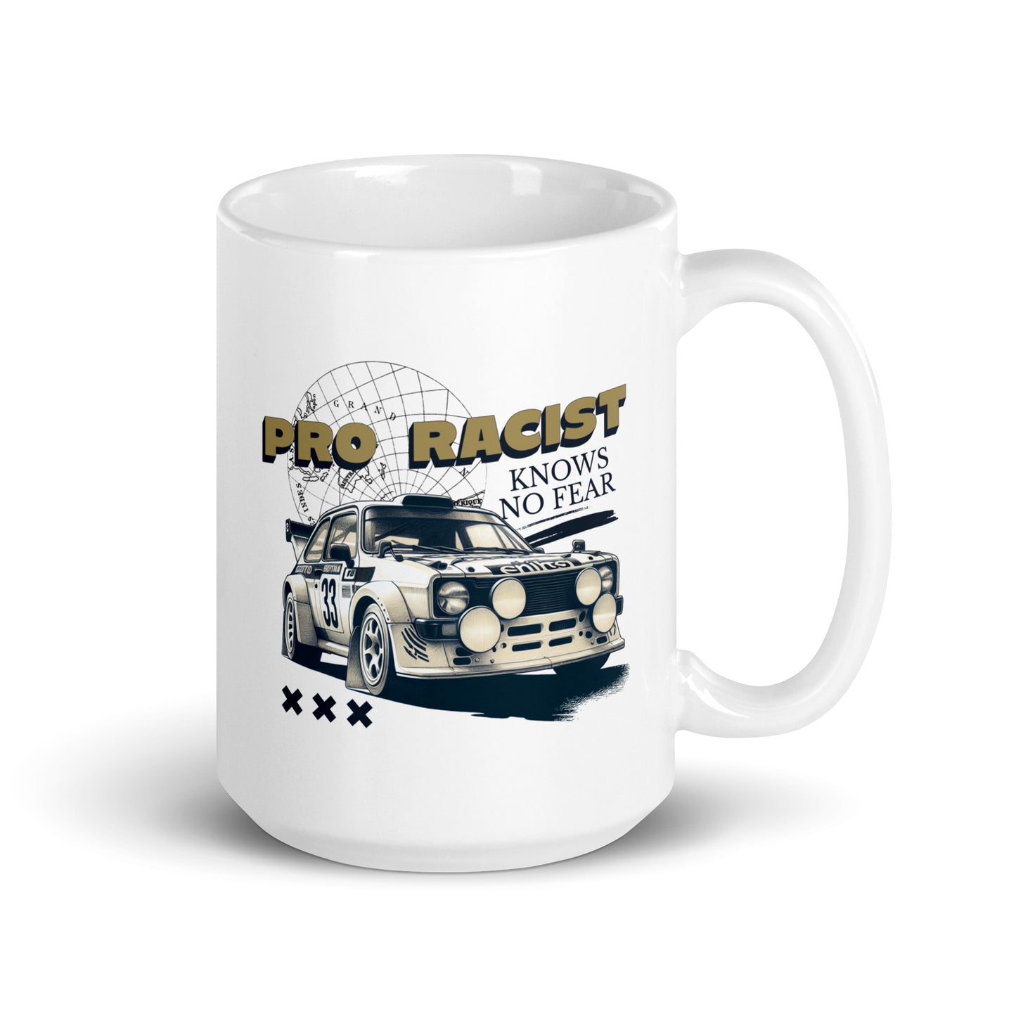 Ralliaiheinen muki Meemirotta designilla, jossa on moottoriurheiluaiheinen auto