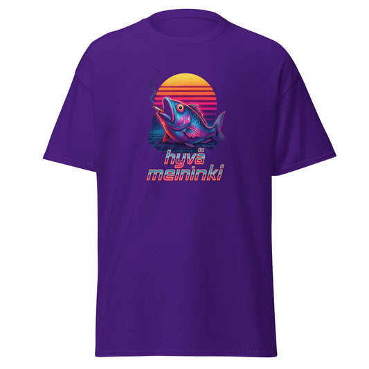 Violetti T-Paita hyvää meininkiä ja värikkäällä kalan kuvalla auringonlaskun taustalla