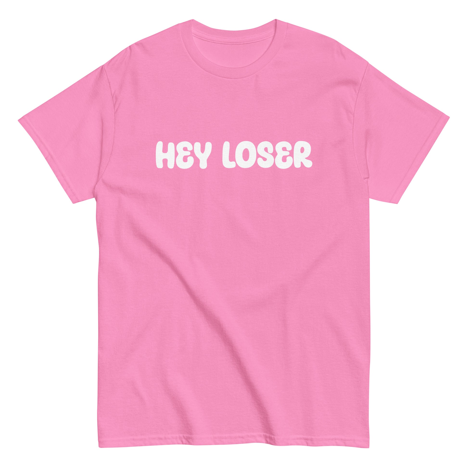 Vaaleanpunainen t-paita Meemirotta merkiltä, jossa teksti HEY LOSER valkoisella fontilla