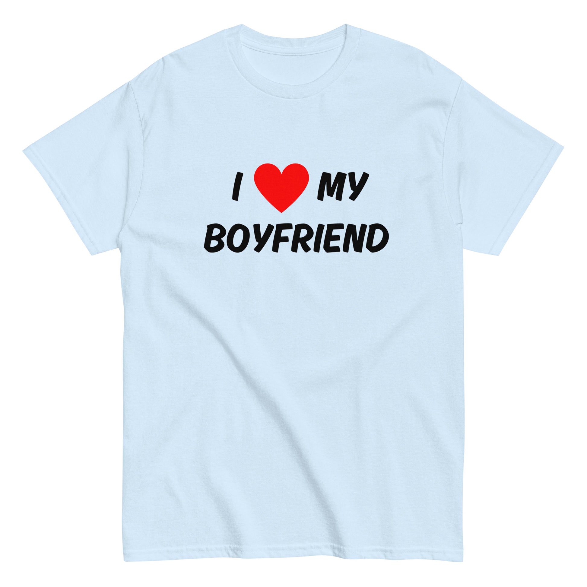 Vaaleansininen hauska boyfriend t-paita, jossa on punainen sydän ja teksti I love my boyfriend