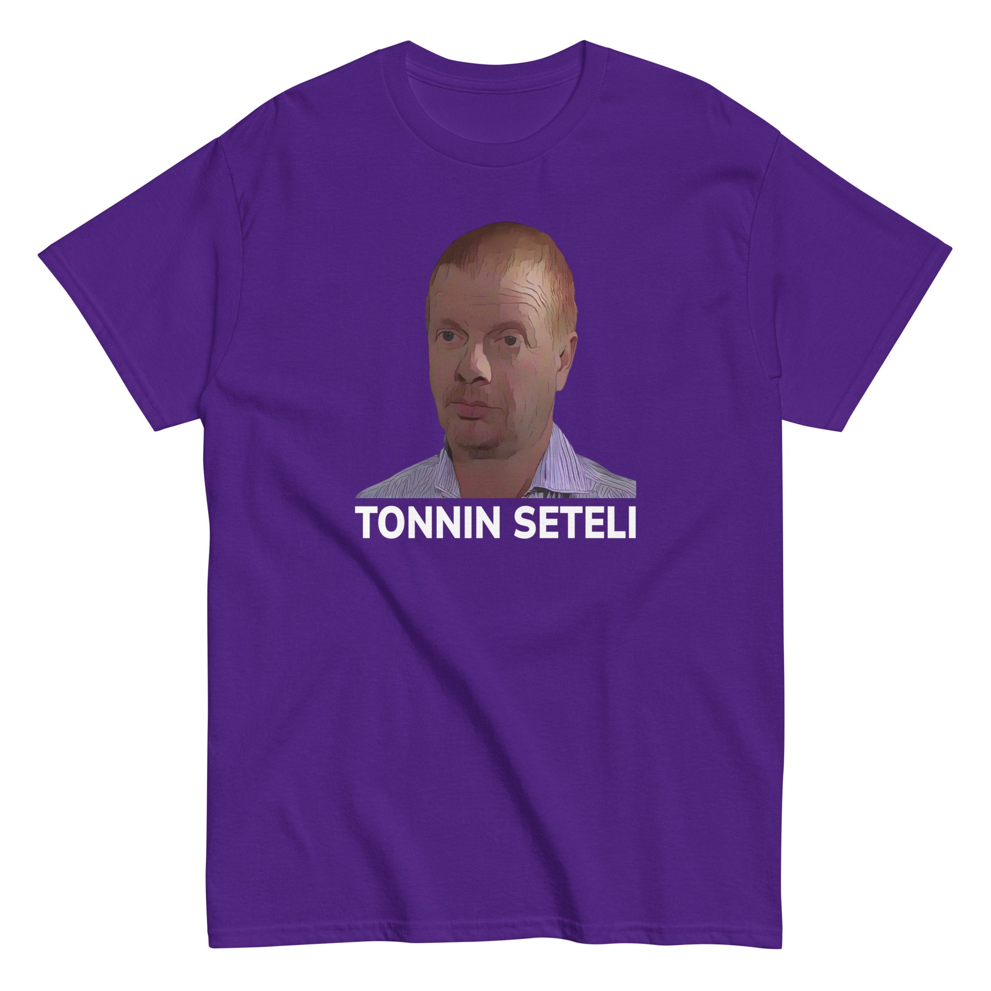 Meemirotta tonnin seteli t-paita violetilla pohjalla ja kuvalla henkilöstä