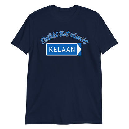 Meemirotta kaikki tiet vievät Kelaan t-paita tummansinisellä pohjalla ja raikkaalla tekstillä