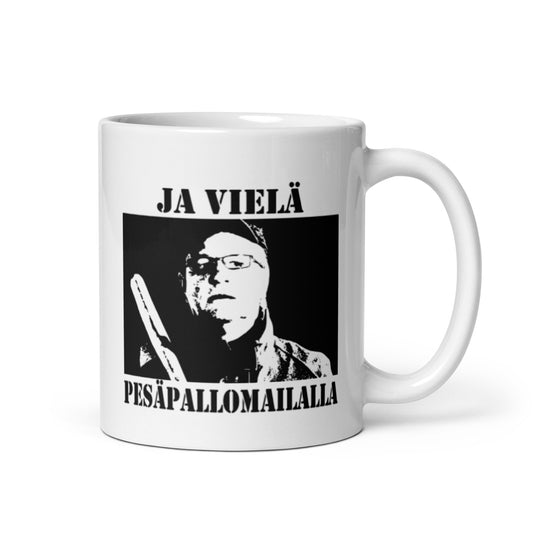Meemirotta pesäpallomukit mustalla painatuksella ja tekstillä vielä pesäpallomalialla