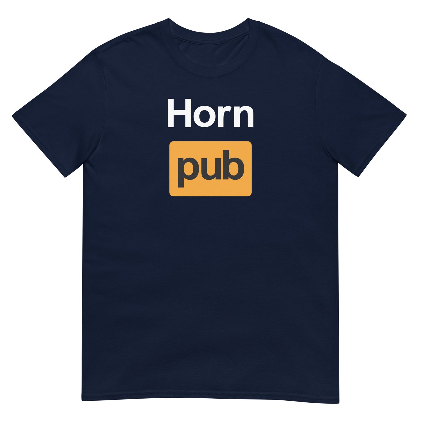 Meemirottan Hornpub T-Paita on laivastonsininen t-paita, jossa on valkoisena sana "Horn" ja oranssin suorakulmion sisällä "pub", joka on muotoiltu tunnetun aikuisten nettisivun logoksi. Se on ihanteellinen meemivaatteet tai siisti lahjaidea niille, jotka pitävät hauskat vaatteet kierteellä.