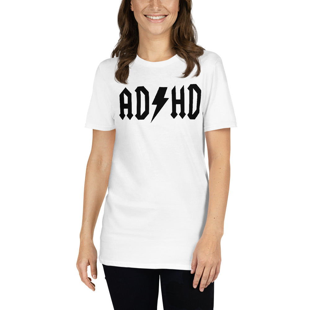 Esittelyssä Meemirotta ADHD T-Paita, harmaa T-paita, jossa on lihavoitu musta teksti "ADHD" ja salama, joka korvaa nerokkaasti kirjaimen "S" keskellä. Tämä design ottaa vihjeitä rock-yhtyeen logosta ja tuo tyyliisi särmäistä tunnelmaa tällä tunnusomaisella hauskat payat -kappaleella.